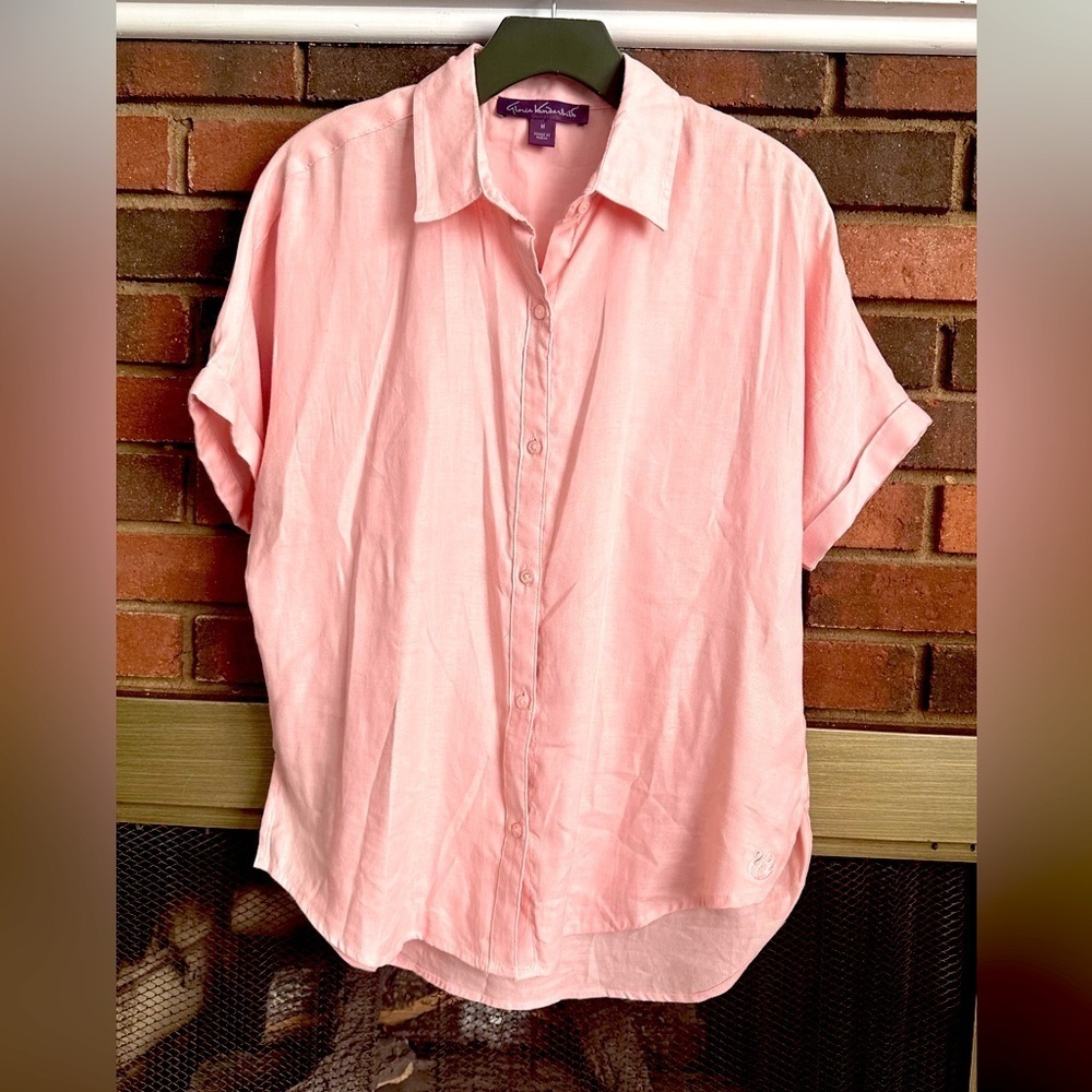 #7) Gloria Venderbilt  Soft button down shirt Size M